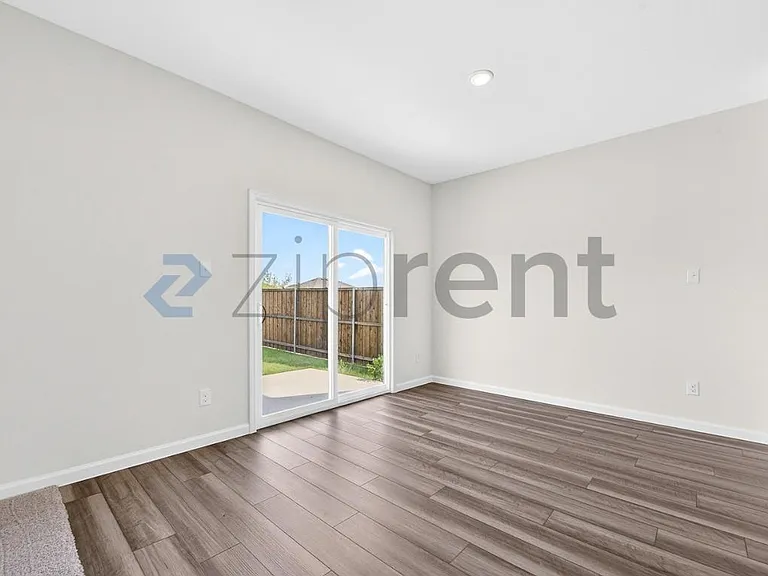 1317 Kennedy Rd — Photo 8