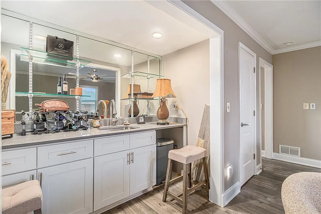 4181 Liffey Ln — Photo 4