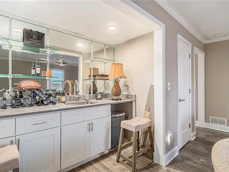 4181 Liffey Ln — Photo 4