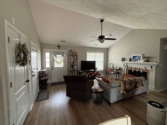 3rd image of 4608 Crystobal Rd