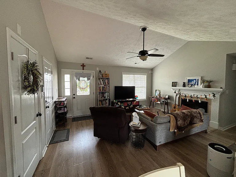4608 Crystobal Rd — Photo 3