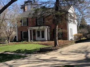 517 Tanglewood Ln, Naperville, IL 60563