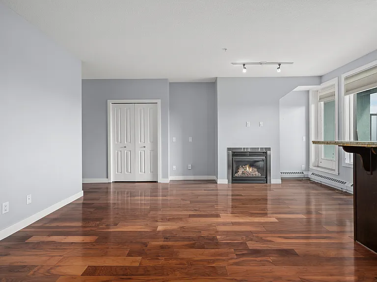 328 21st Ave SW #501 — Photo 6