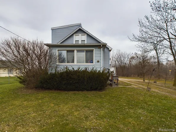 7462 N Dort Hwy, Mount Morris, MI 48458