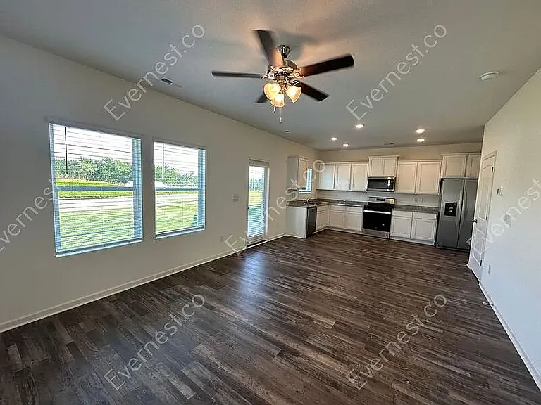 229 Chelsea Park Cir — Photo 31