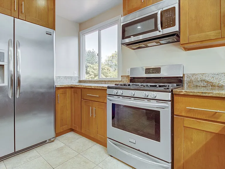14 Castlemont Ave — Photo 3