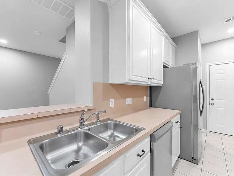 16007 Sandy Path Ln — Photo 13