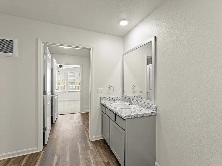 Cordova Apartments — Photo 15