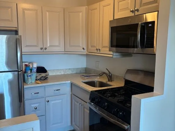 99 Prospect St APT 5L, Stamford, CT 06905