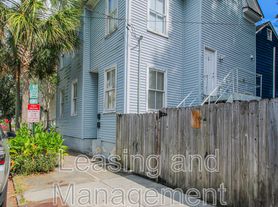 3 Woolfe St