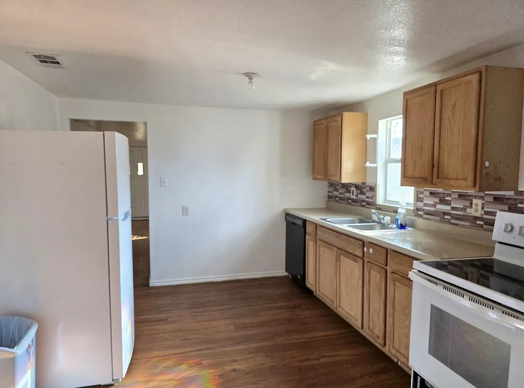3 bed, 1280 sqft, $1,400 — Photo 3