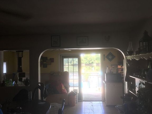 DR looking at patio doors/k