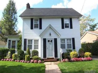 7820 270th St, New Hyde Park, NY 11040