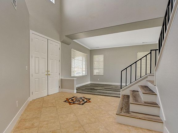 2nd image of 907 Crescent Moon Dr