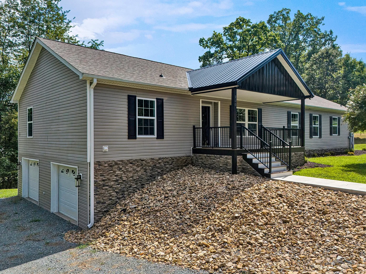 4 bed, 2106 sqft, $3,000 — Photo 2