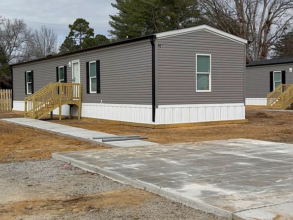 3rd image of 904 Longview Dr