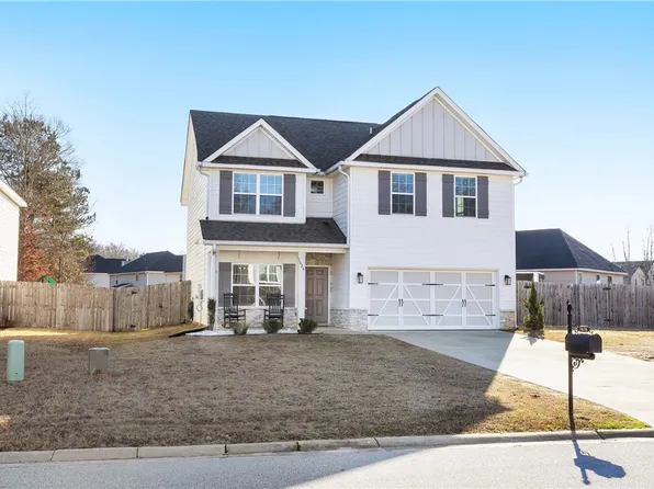 1626 Creekstone Dr, Opelika, AL 36804