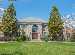 527 Old Post Rd, Wyckoff, NJ 07481