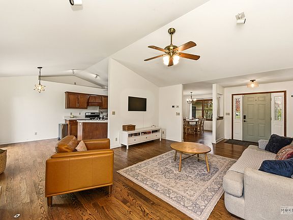 5th image of 27 Hickory Loop Dr