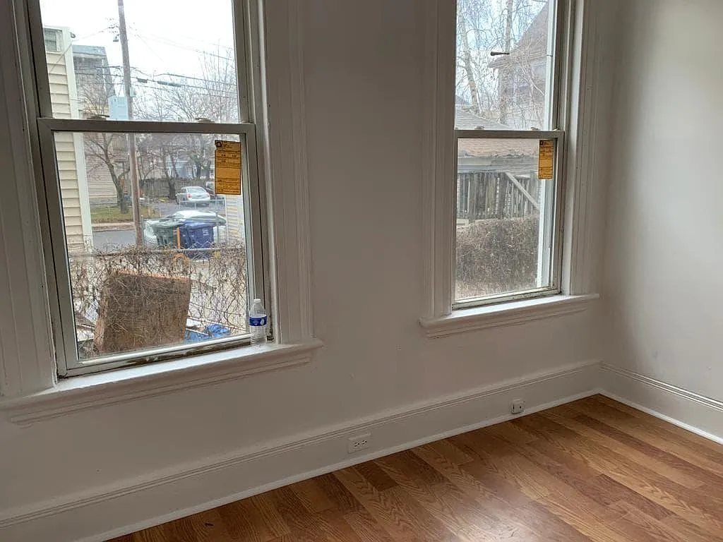 3 bed, $2,000 — Photo 4