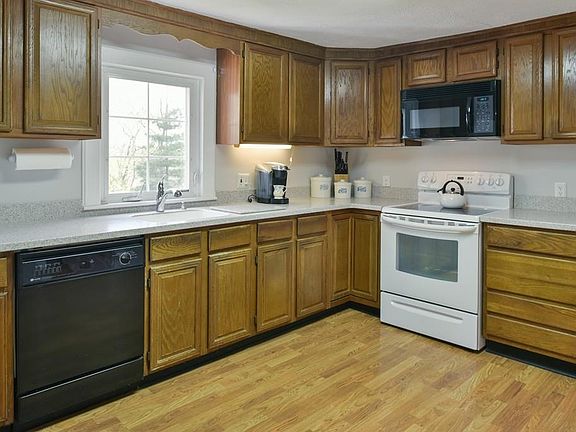 3rd image of 91 Plymouth Ave