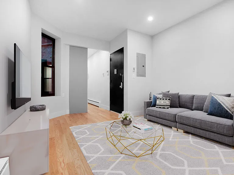323 E 93rd St #2E — Photo 1