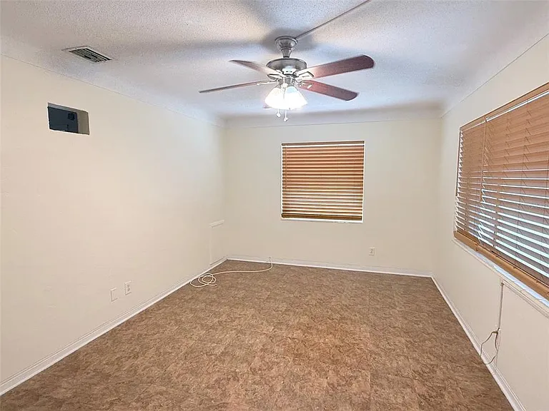 5541 Lown St N #SOUTH — Photo 2