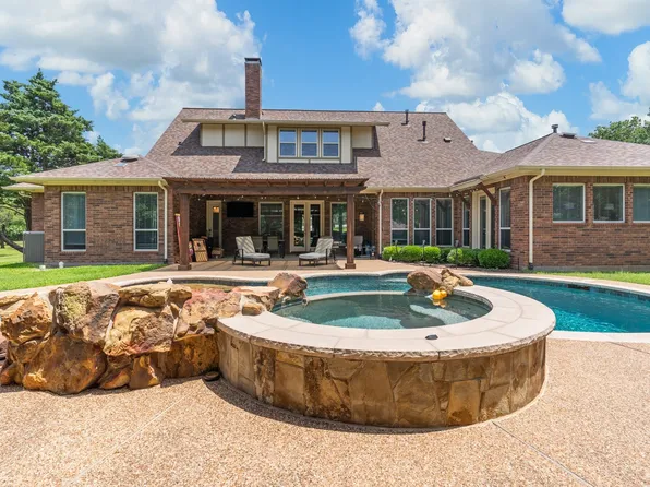 100 Enchanted Ct N, Burleson, TX 76028