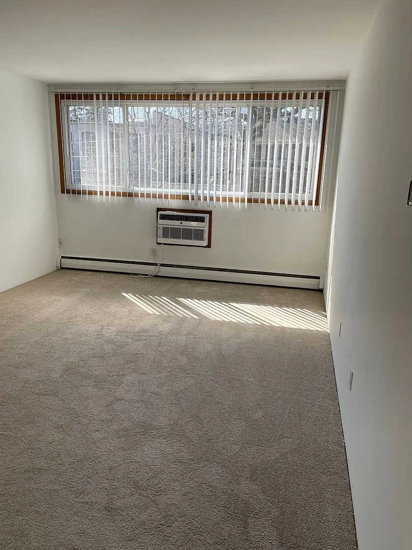 2832 Humboldt Ave S. — Photo 4