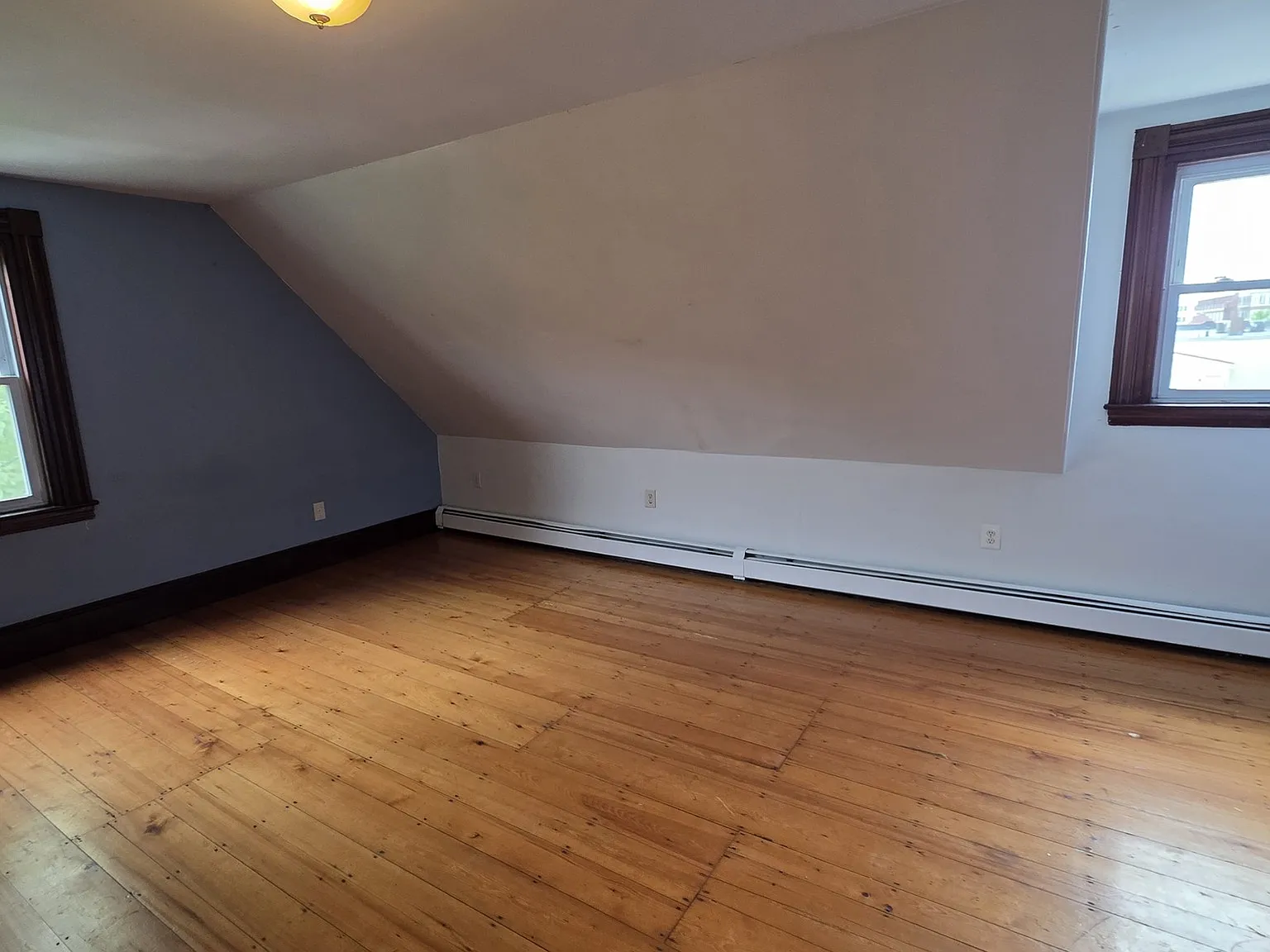 Studio, 1.0 bath, 300 sqft, $1,050 — Photo 2
