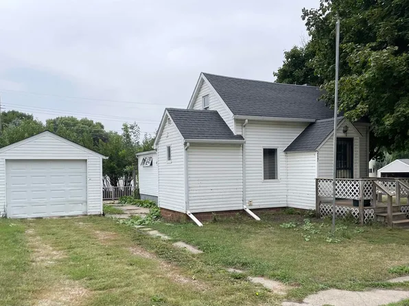 217 4th St NW, Buffalo Center, IA 50424