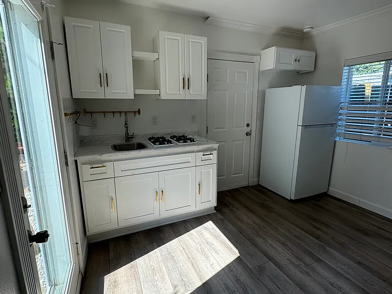 236 E Neece St — Photo 5