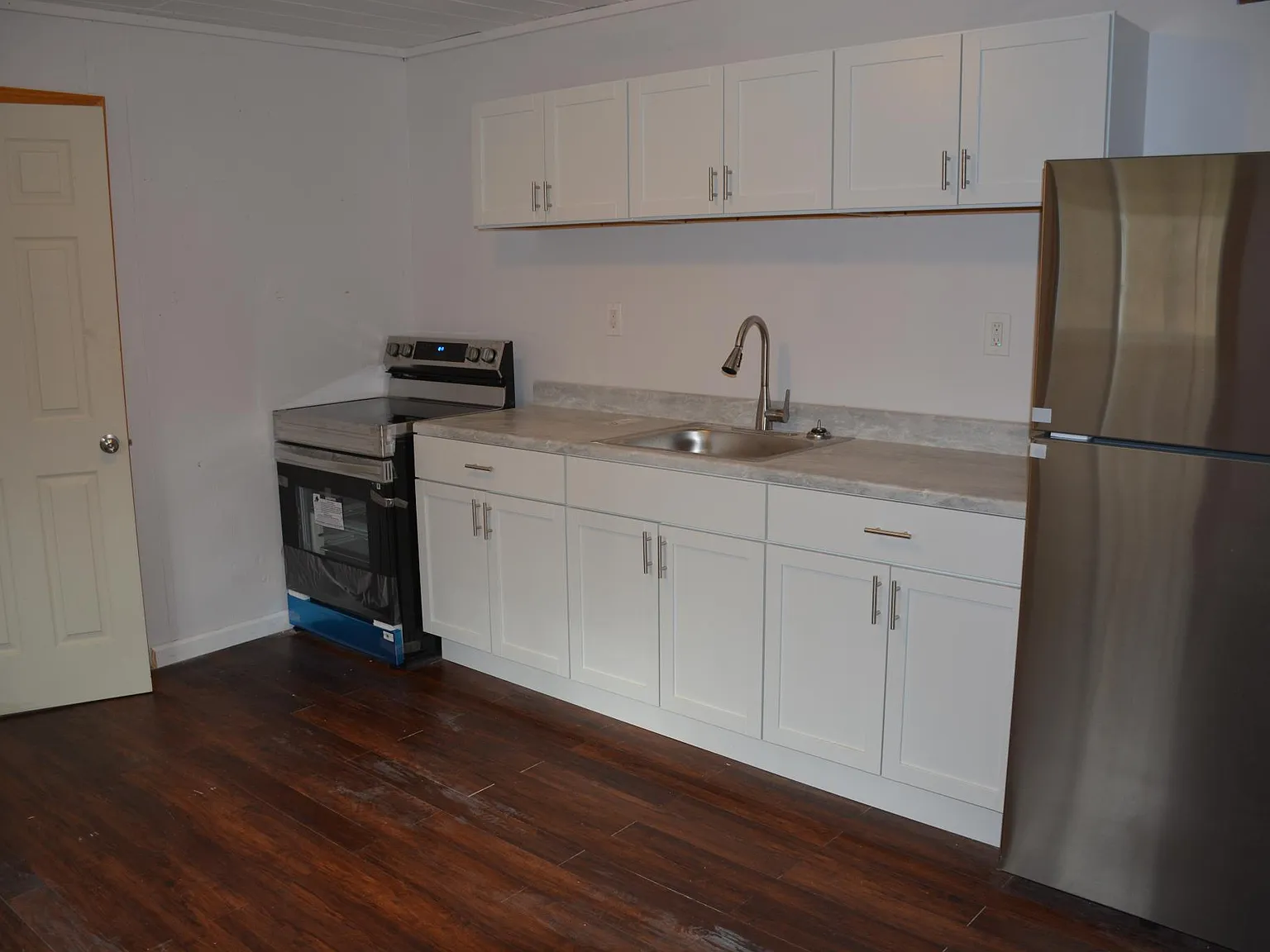 1 bed, 800 sqft, $1,195 — Photo 1