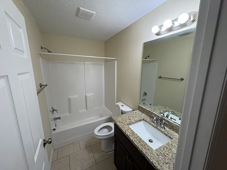 1407 SE 2nd St — Photo 6