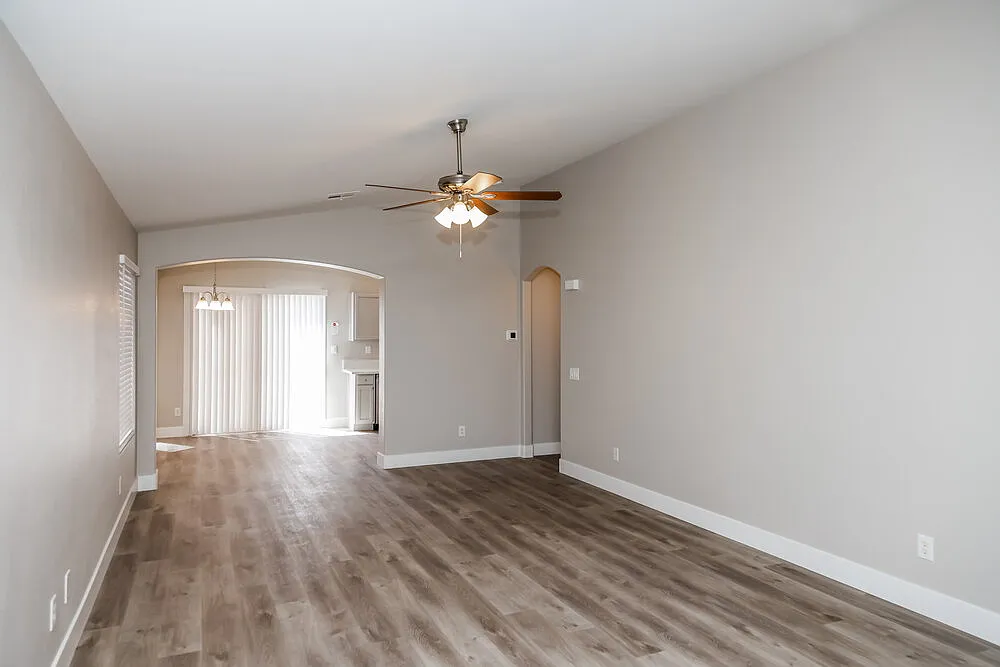 3 bed, 2.0 bath, 1301 sqft, $2,185 — Photo 4
