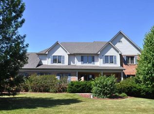 10N742 Williamsburg Dr, Elgin, IL 60124