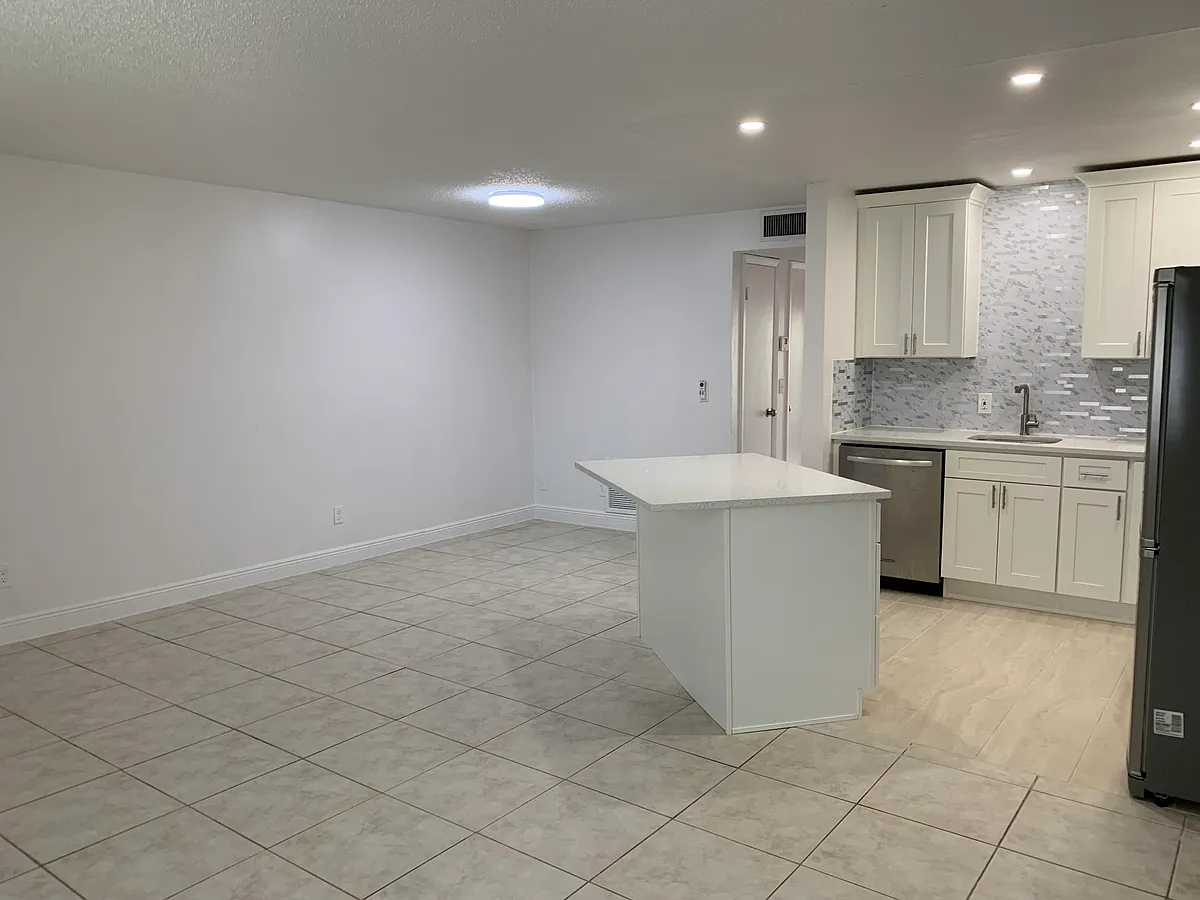 Building Photo - 9217 Tudor Dr #A109