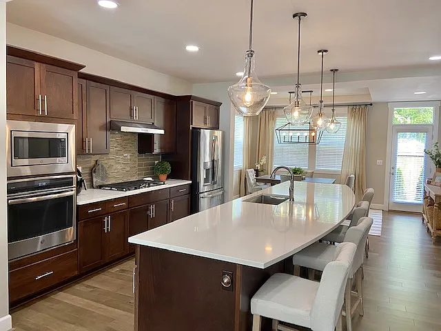 4 bed, 2690 sqft, $4,900 — Photo 4