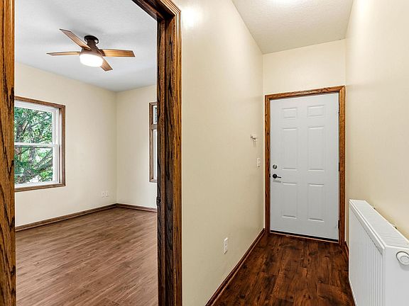 4th image of 513 Winslow Ave