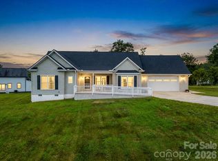 355 Hidden Meadow Dr, Hendersonville, NC 28792