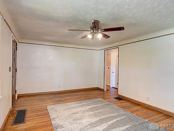5th image of 1470 Darst Ave
