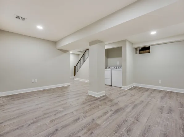 172 Mallory Avenue image 11 of 38