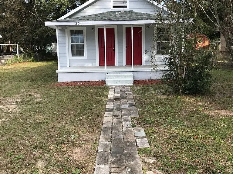 204 Brigadier St — Photo 3
