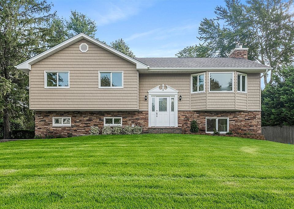 1st image of 5 Briarcliff Ln