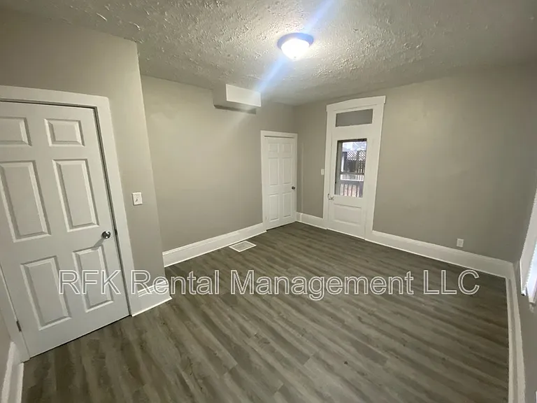 108 N 6th St — Photo 5