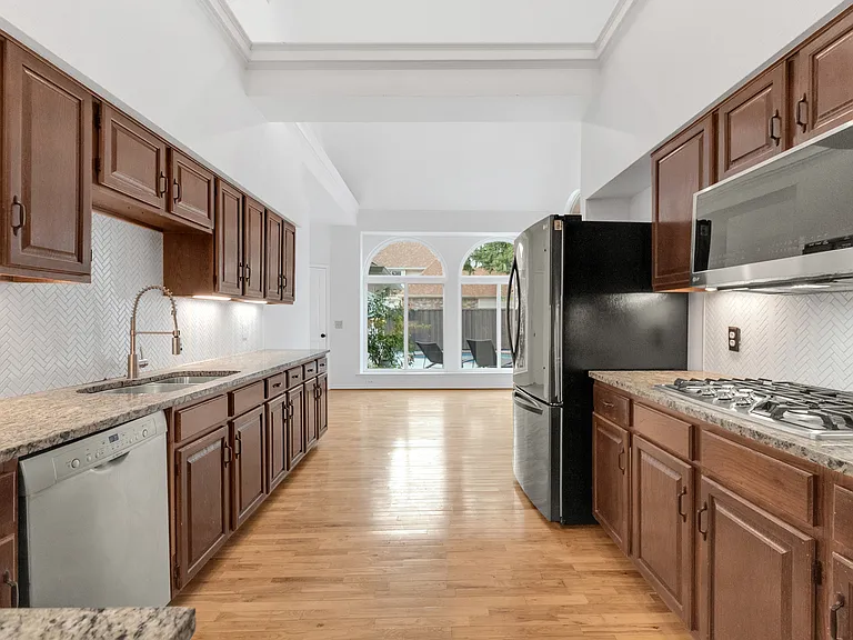 4637 Portrait Ln — Photo 8