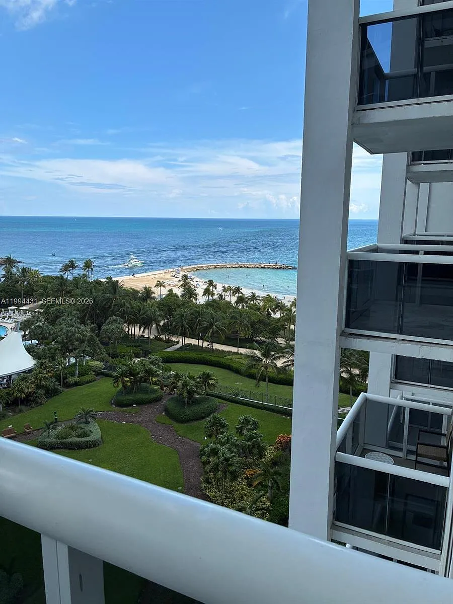 Building Photo - 10275 Collins Ave #1004