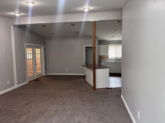 3rd image of 15061 Marlow Ave