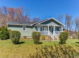 3 Loop Rd, Candler, NC 28715