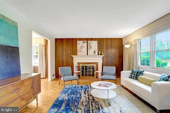 4 bed, 2.5 bath, 2133 sqft, $3,500 — Photo 2